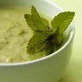 Крем супа с картофи и коприва