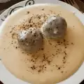 Кюфтенца с бял сос по рецепта на баба