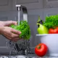 Как да мием правилно плодовете и зеленчуците