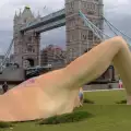 Гигантският плувец е най-новата атракция в Лондон