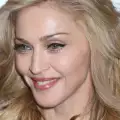 Мадона съвсем откачи! Съблече насила своя фенка на сцената
