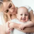 Общуването на бебешки с пеленачетата ги прави глупави