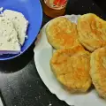 Мекици със саламура от сирене