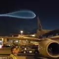 НЛО ли е това? Странен обект засия в небето над Маями