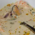 Млечна супа с морски дарове