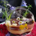 Красиви цветя, които може да сложите в чиниите