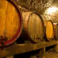 Заложете на дъбови бъчви при съхранението на вино