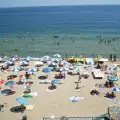 Спасители продължават да охраняват плажа във Варна