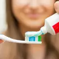 Какво трябва да знаем за флуорида в пастите за зъби?