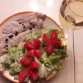Печен хек в бяло вино със салата Айсберг