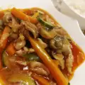 Пиле с гъби, моркови и лук по азиатски