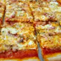 Пица със сметана, бекон и сирена