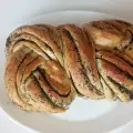Плетен хляб с билки
