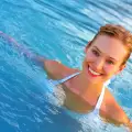 Редовното плуване ни прави по-щастливи