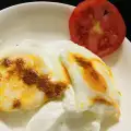 Поширани яйца със скир и фета