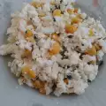 Разядка с извара, сварени яйца, царевица и магданоз