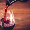 Безплатно вино се лее от фонтан в италиански град
