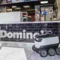 Роботи започват доставка на пица по домовете