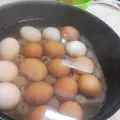 How to Cook Hard Boiled Eggs Without Cracking