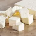 Добре ли е да се замразява сирене?