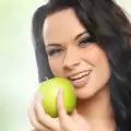 Ябълка и лимонов сок ще премахнат чесновия дъх