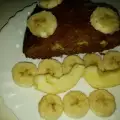 Сладкиш с банани, праскови и ябълки