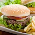 Историята на хамбургера: От Чингиз Хан до символ на Америка
