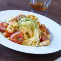 Спагети със скариди и домати