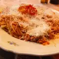Леки спагети с рулца от раци