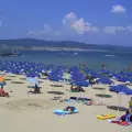 Финално почистване на централния плаж във Варна