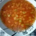 Икономична супа от тиквички с доматен сок