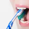 Прекалено често миене на зъби – какви са рисковете?