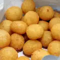 Златни сладки топчета