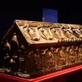 Оловен саркофаг с формата на дюнер намерен край Рим