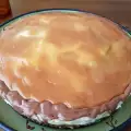 Торта с карамелен сос