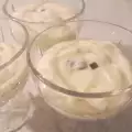 Домашен ванилов крем с парченца шоколад