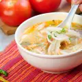 Супата, която виетнамците хапват всеки ден нелегално на крак