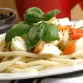 Spaghetti with Vegetables and Mozzarella