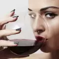 Как влияе червеното вино на отслабването?