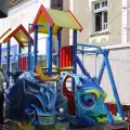 Изпотрошени са съоръжения на детски площадки в Банско