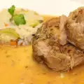 Задушен свински джолан със сос в slow cooker