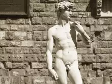 Статуята на Давид във Флоренция се руши