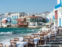 Гърция отваря магазините си и в неделя