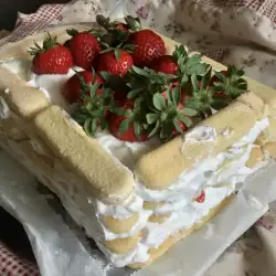 Бишкотена торта с ягоди и сметана