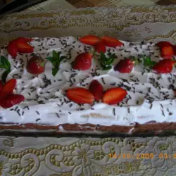 Бисквитена торта със сметана и ягоди