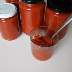 Печени чушки и печени домати в буркани