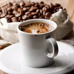 Кое кафе е по-силно, дългото или късото?