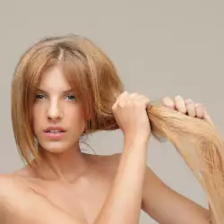 Топ 10 естествени продукти за увредена коса
