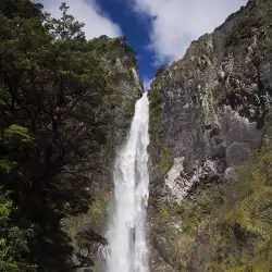 Водопадът Девилс Пънчбоул в Нова Зеландия