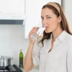 Колко точно минерална вода трябва да пием